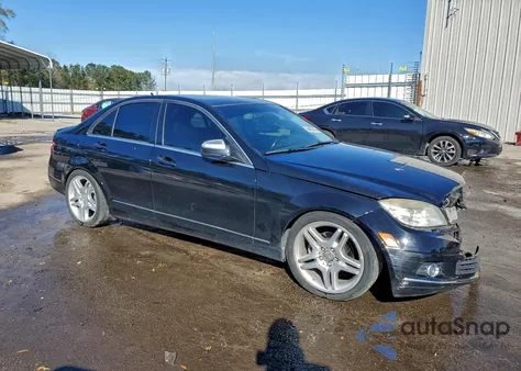 2008 Mercedes-Benz C 300 z USA, uszkodzony, nr VIN WDDGF54X18F169119